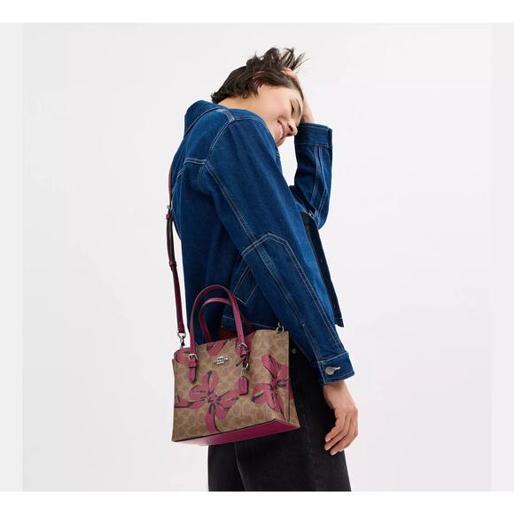 🎁 Mollie Tote Bag 25 In Signature Canvas With Bow Print - Picture 4 of 9